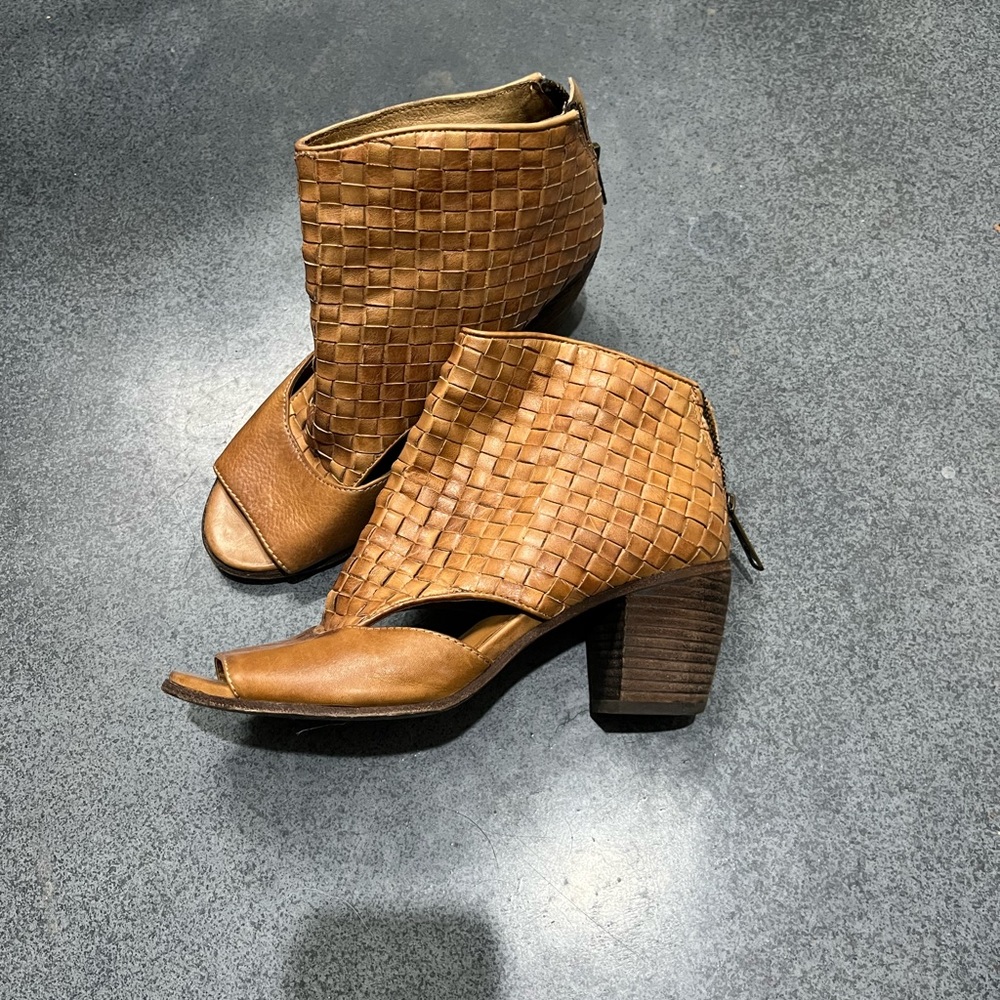 Patricia Nash Rosetta peep toe heeled booties
